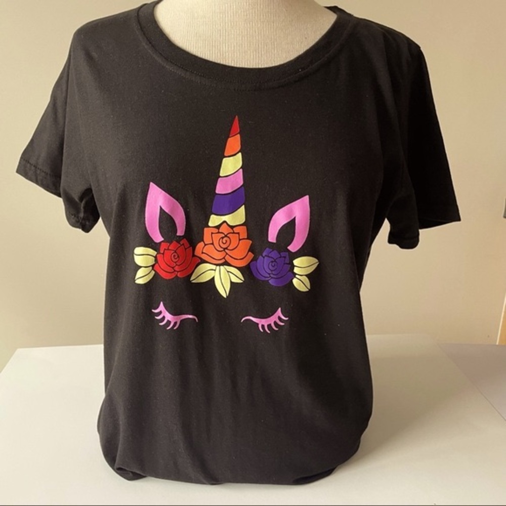 5/$25 Unicorn Graphic T-shirt Black Size L